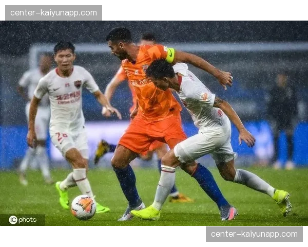 巴西边路走廊压制肋部穿插 中后场防守层次感不足成致命弱点